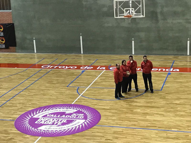 El mejor basquet sobre parquet deportivo " GRABO SPRING AIR"