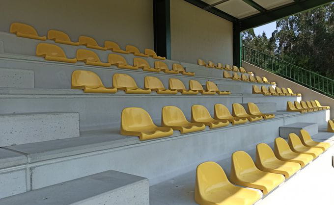 Imagen de grada con asientos