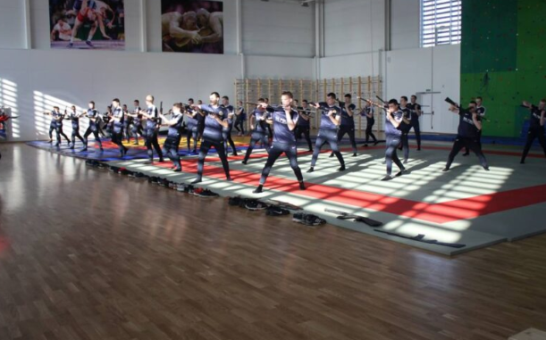 Imagen de clase sobre pavimento de STD Sport