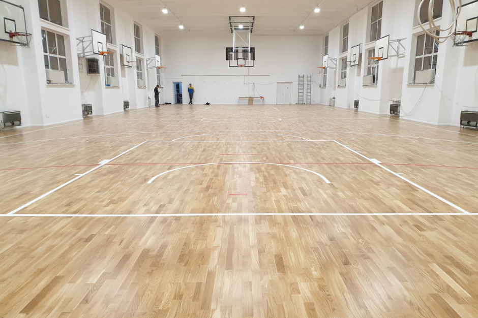 Imagen de pavimento en polideportivo